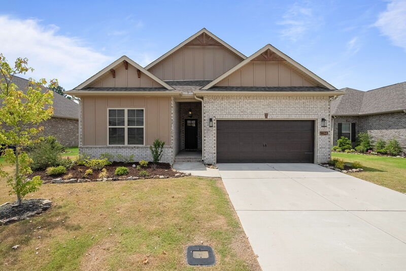 Foto principal - 9023 Mountain Preserve Blvd