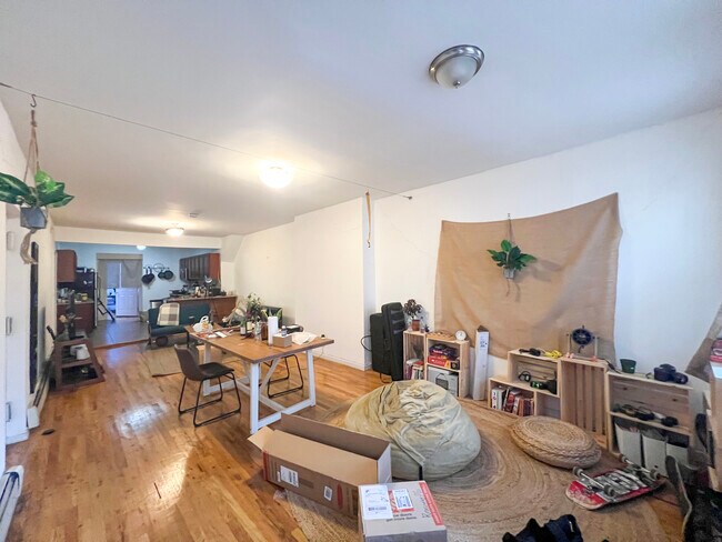 Building Photo - 329 Lewis Ave