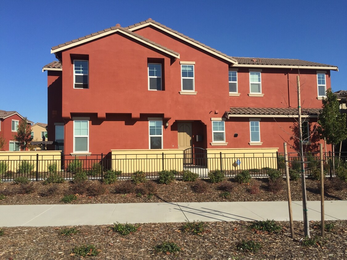 Primary Photo - East Roseville Style With A Loft!