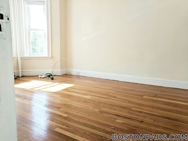 Building Photo - 1175 Boylston St