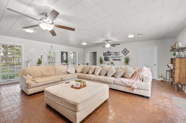 Foto del edificio - 1106 Oriole Ln