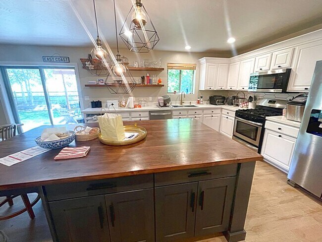 Foto del edificio - Family Friendly Trailside Home