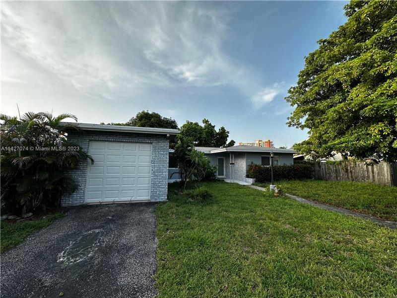 Primary Photo - 1145 NE 183rd St
