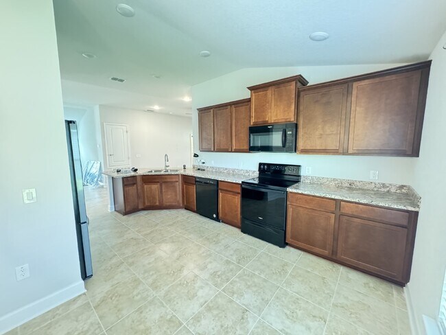 Foto del edificio - Coming Soon! Beautiful 4 Bedroom 2 Bathroom Single Family in Winter Haven Gated Community