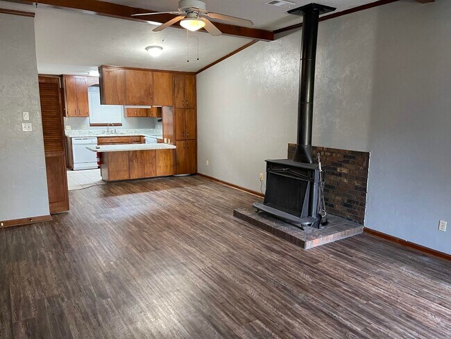 Foto del edificio - 4000 Brewster Rd