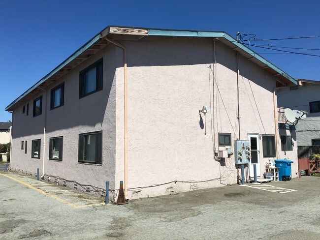 Building Photo - 1040 Clyde Ave