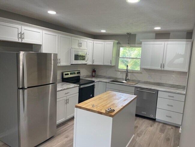Foto del edificio - 3447 Clover Dr
