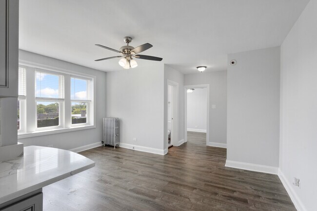 Foto del edificio - 1521 W Sherwin Ave