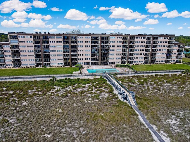 Foto del edificio - 3240 S Fletcher Ave