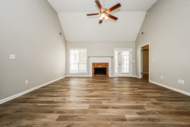Foto del edificio - 166 Freeman Forest Dr