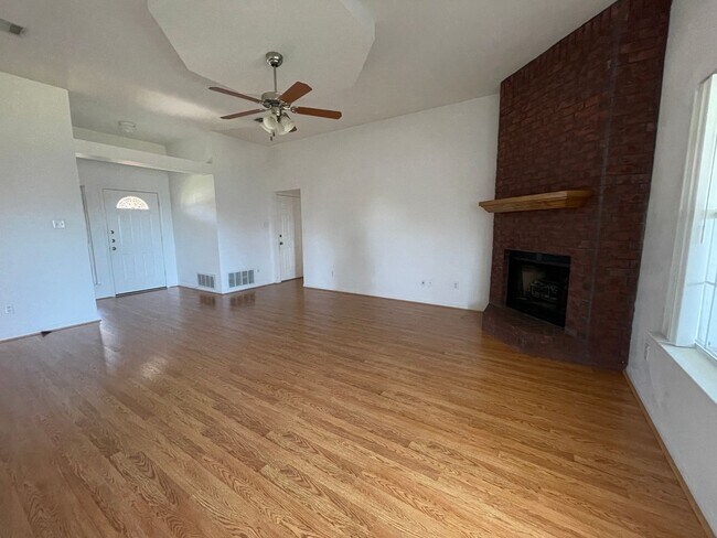 Foto del edificio - 4908 Joseph Dr