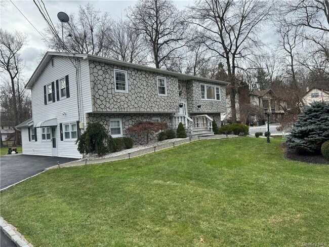 Foto del edificio - 129 Laurel Rd