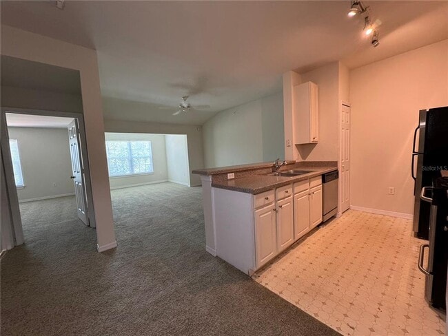 Building Photo - 5459 Vineland Rd