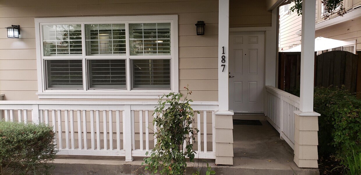 Primary Photo - 187 W Alma Ave