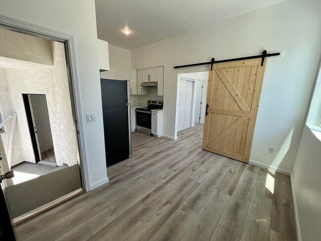 Building Photo - 1 Bedroom 1 Bath in Kensington