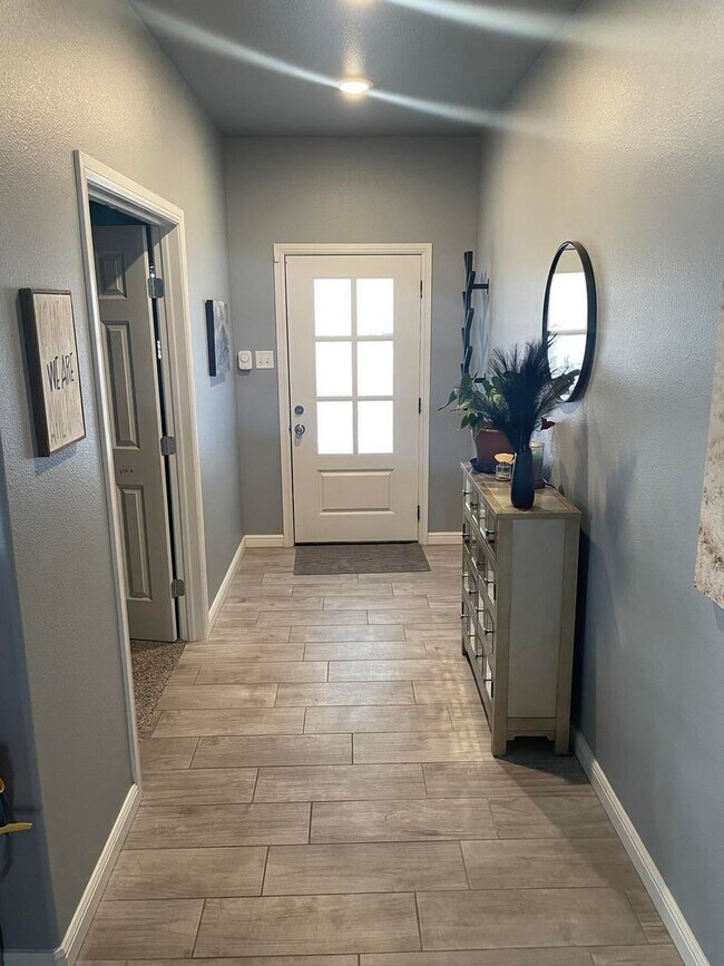 Building Photo - Charming South Lubbock Home