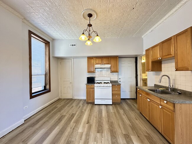 Building Photo - 2347 W 24th Pl