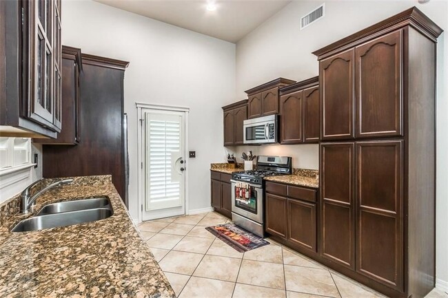 Kitchen - 11457 Lucio Moreno Dr