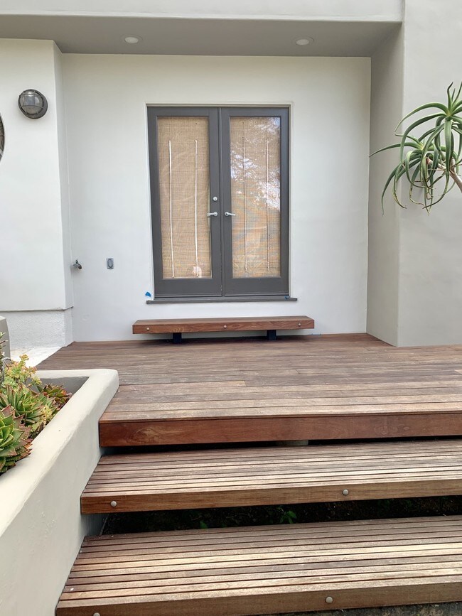 Puerta del patio trasero - 2616 Walnut Ave