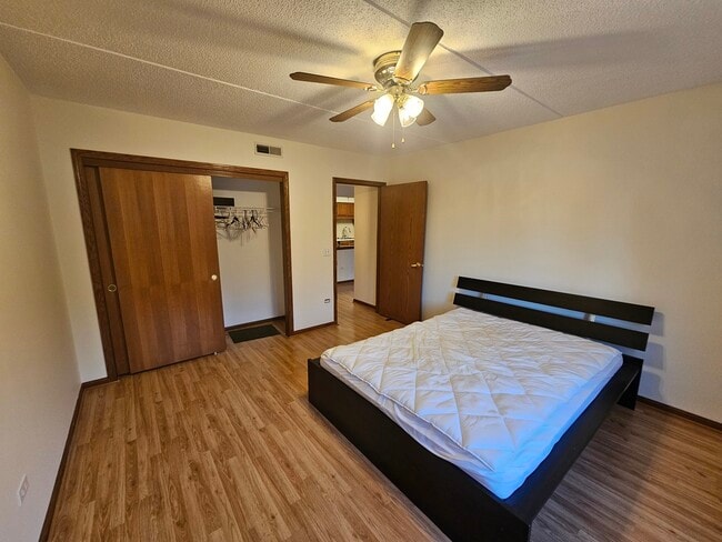 Building Photo - 6461 W Warner Ave