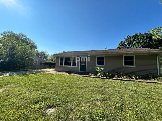 Foto del edificio - 380 Lahonda Dr