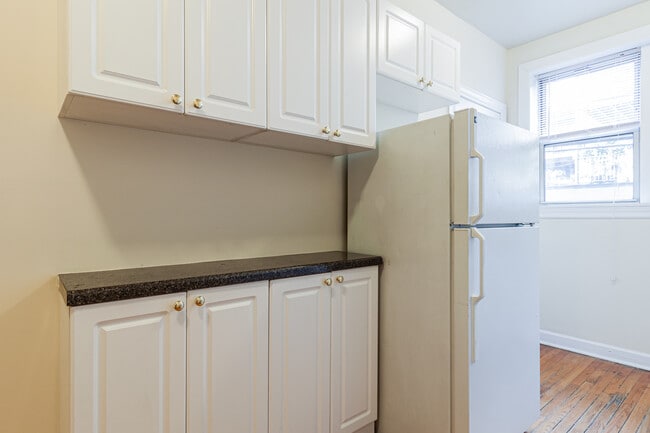 Building Photo - 540 W Aldine Ave