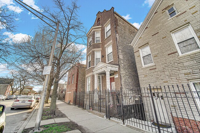 Building Photo - 2623 W 21st Pl