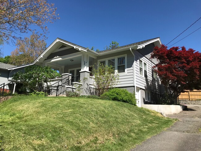 West Asheville bungalow on quiet street with great neighbors. - 28 Westgate Road