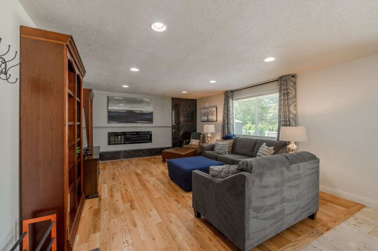 Foto principal - 9164 Coppercreek Cir