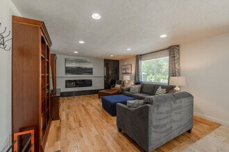 Building Photo - 9164 Coppercreek Cir