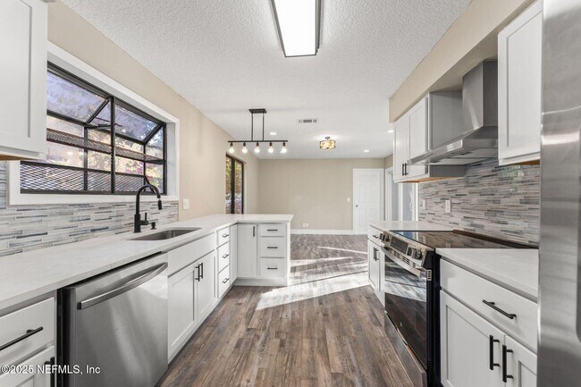 Building Photo - 2460 Cypress Springs Rd