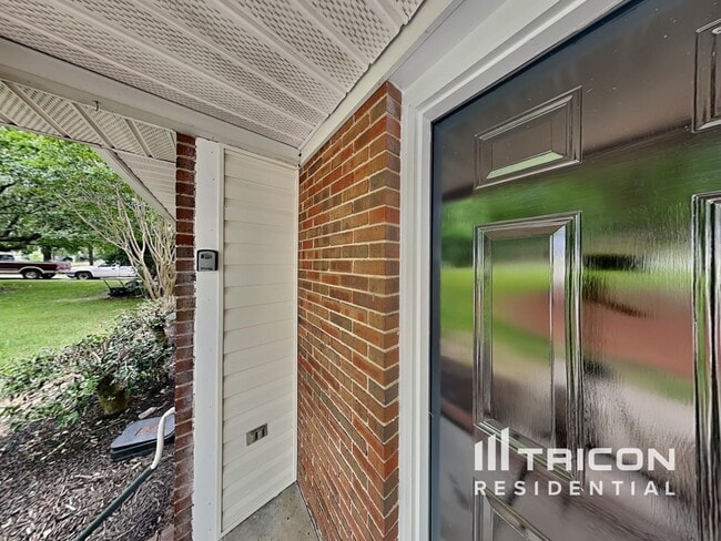 Building Photo - 6631 Flat Rock Dr