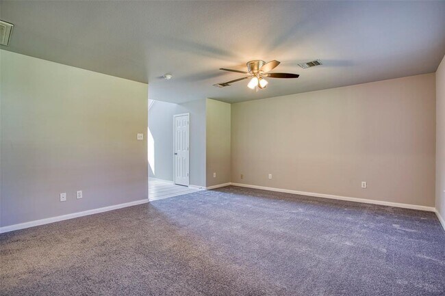 Building Photo - 29018 Village Creek Loop