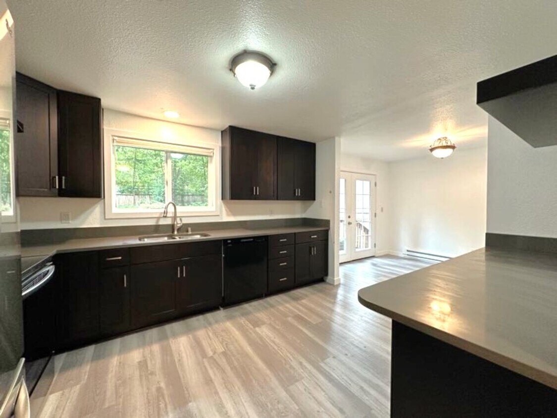 Foto principal - Welcome Home: Cozy 3BR/2BA Lake Holiday Re...