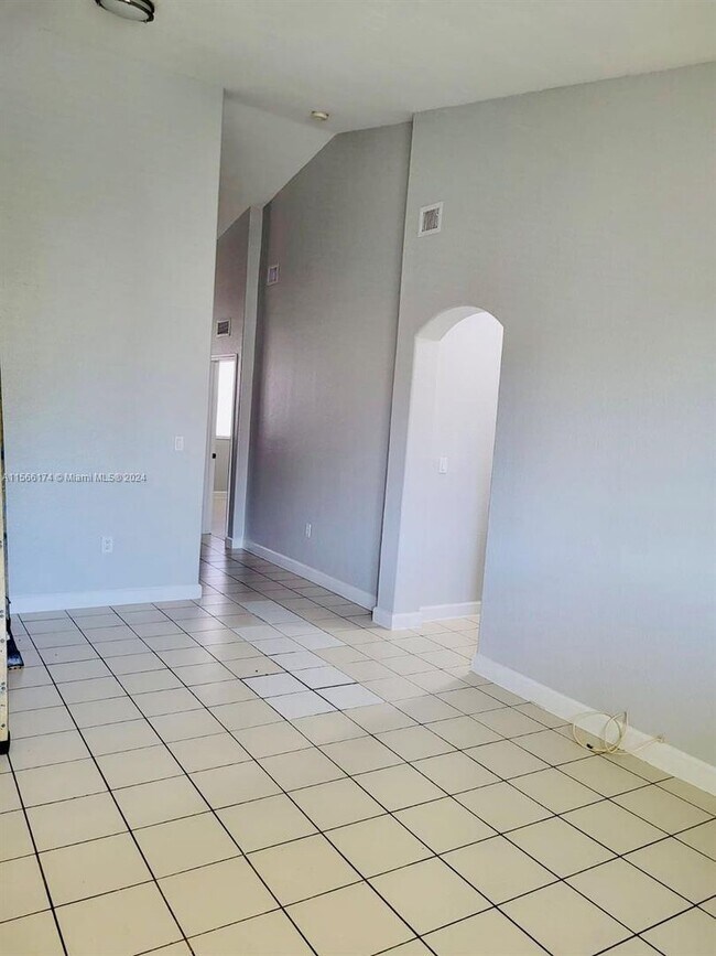 Foto del edificio - 1543 SE 25th Street 207, Homestead, FL 33035