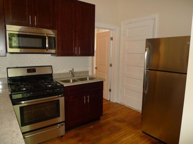 Foto del edificio - 1645 W Waveland Ave
