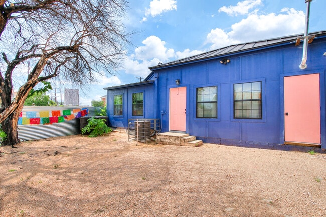 Foto del edificio - 120 Shadrach St