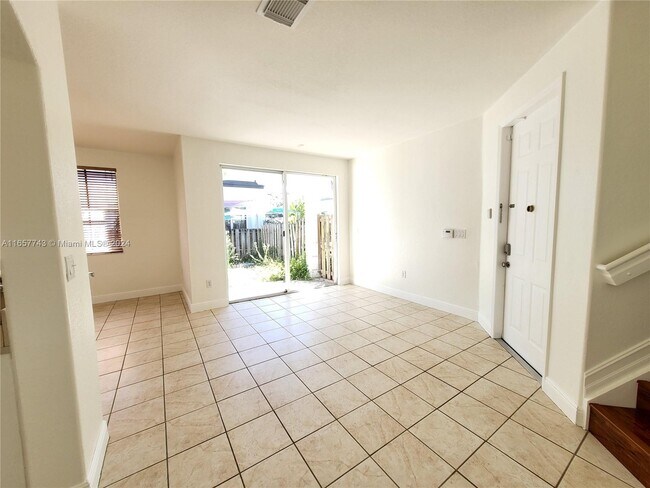 Building Photo - 7633 NW 114th Path