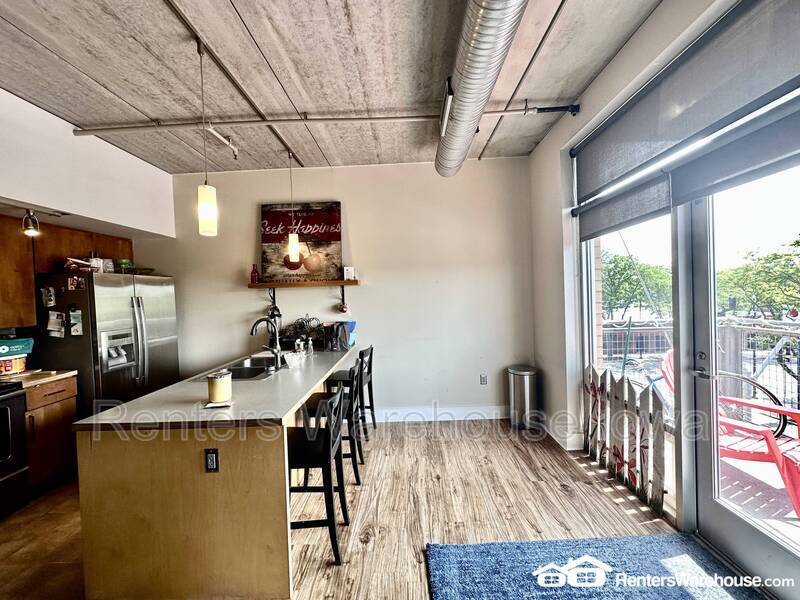 Primary Photo - 3000 E Grand Ave