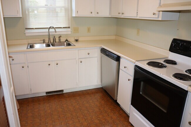 Building Photo - 99 Falcon Crest Dr