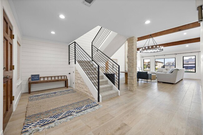 Building Photo - 311 Lucy Ln