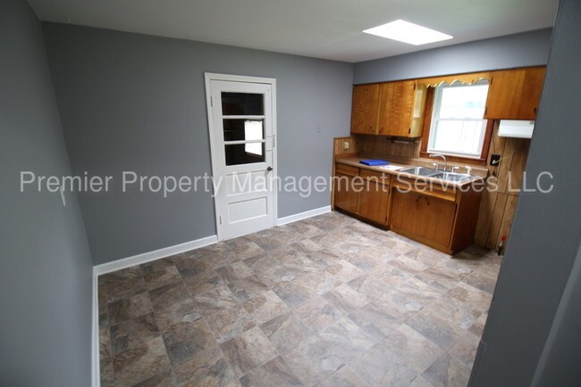 Foto del edificio - Nice 2 bedroom home off Cane run road
