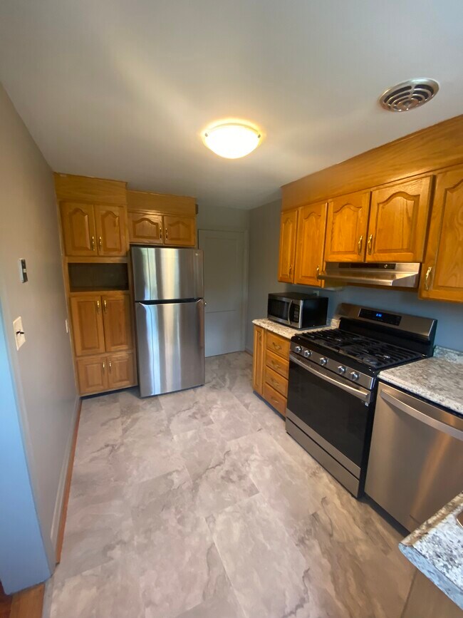 Building Photo - 8436 Pleasant Plains Rd