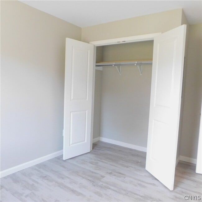 Building Photo - 413 S Main St