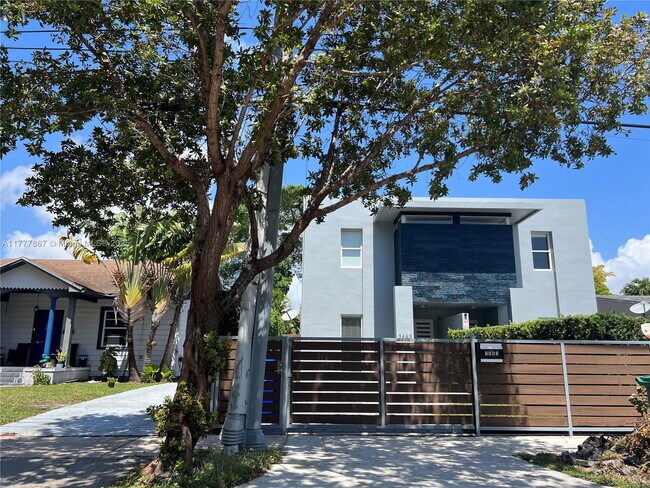 Building Photo - 3663 SW 15th St