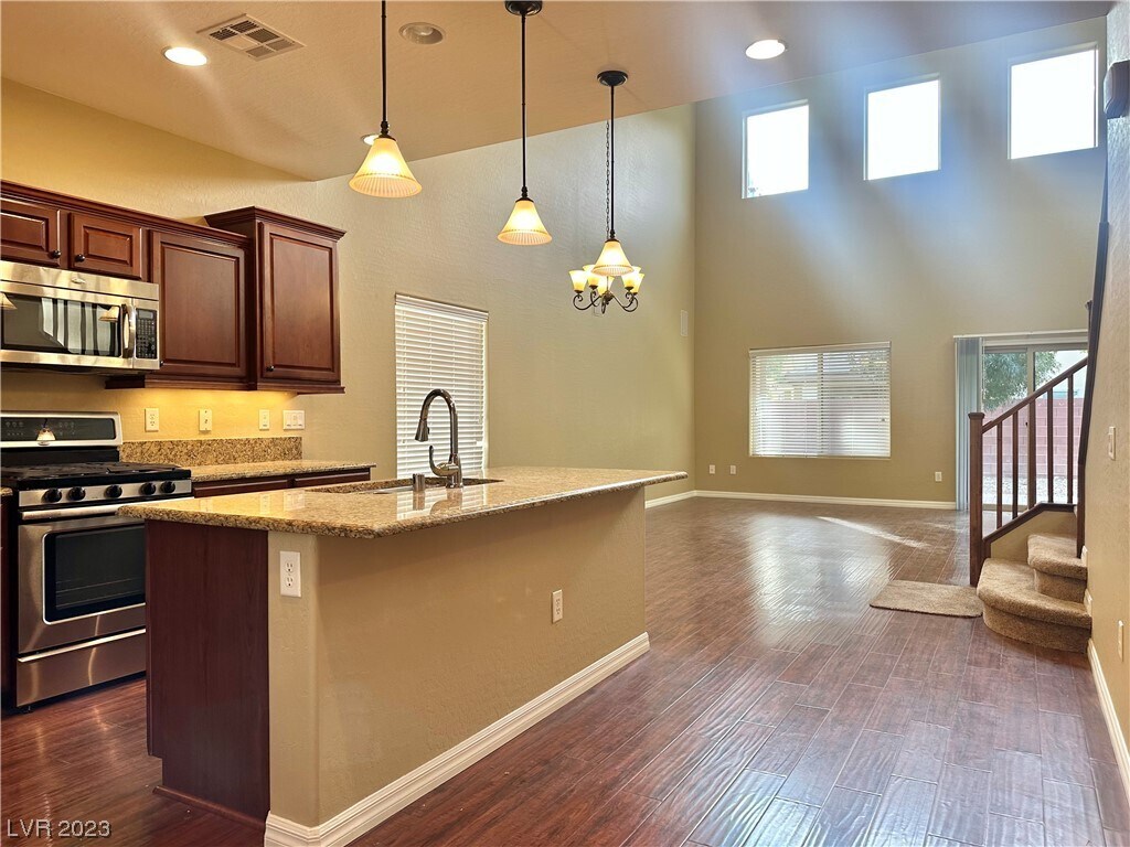 Foto principal - 10625 Acacia Park Pl
