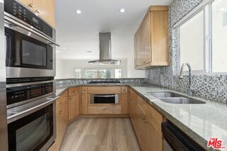 Foto del edificio - 11925 Mayfield Ave