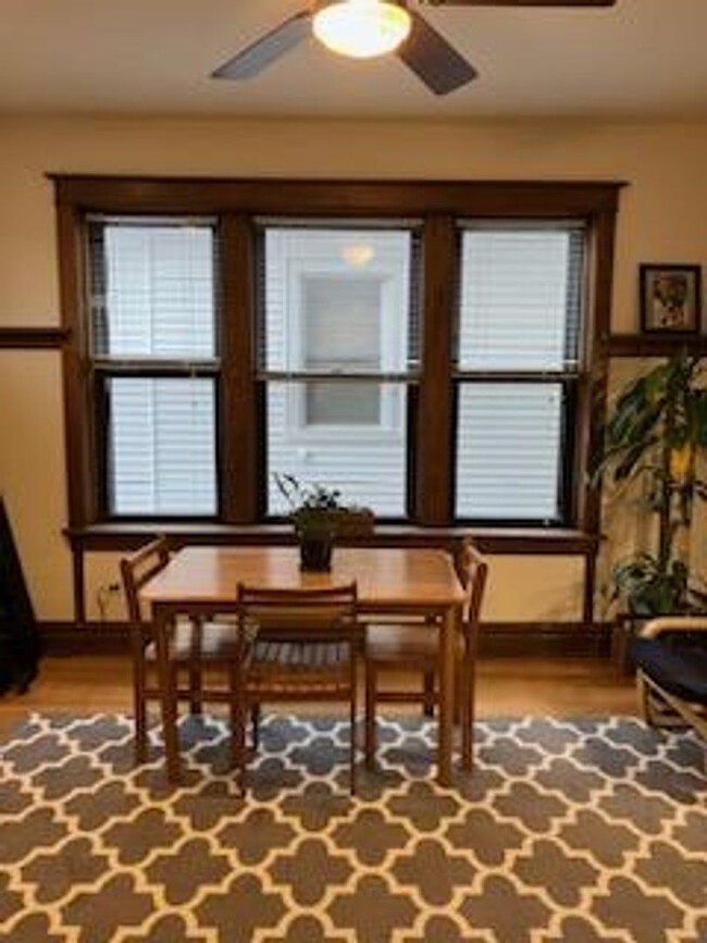 Foto del edificio - 3614 N. Paulina-3616-3