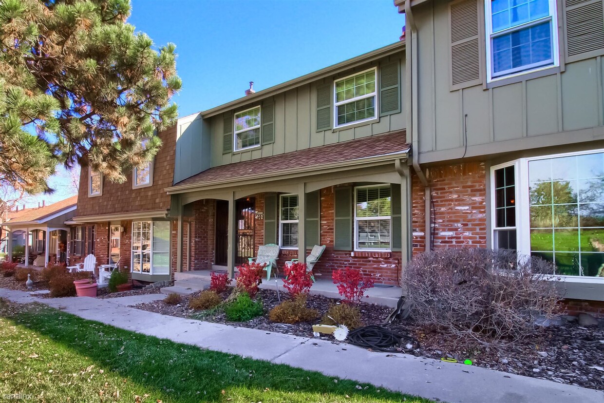 Primary Photo - 3 br, 2.5 bath Townhome - 9002 East Amhers...