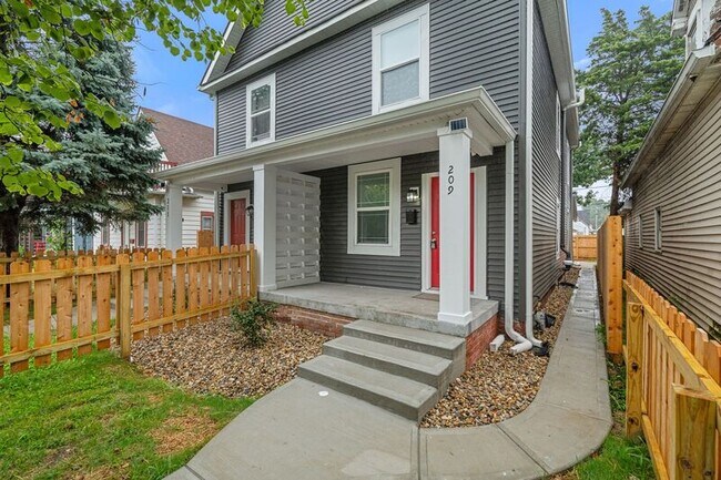 Building Photo - 209 N Addison St